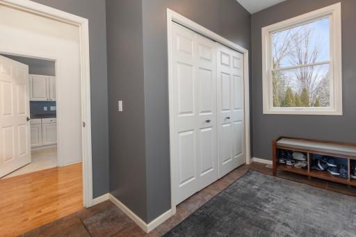18119 Bearpath Trail, Eden Prairie, MN 55347