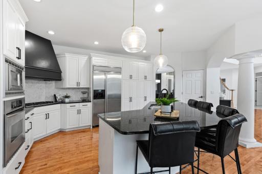 18119 Bearpath Trail, Eden Prairie, MN 55347