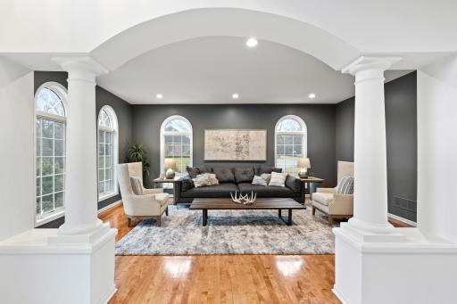 18119 Bearpath Trail, Eden Prairie, MN 55347