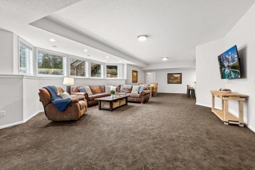 18119 Bearpath Trail, Eden Prairie, MN 55347