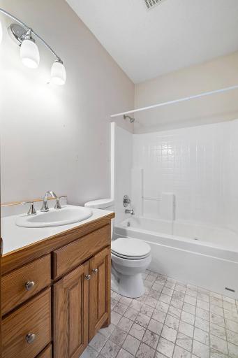 5428 Candy Cove Trail SE, Prior Lake, MN 55372