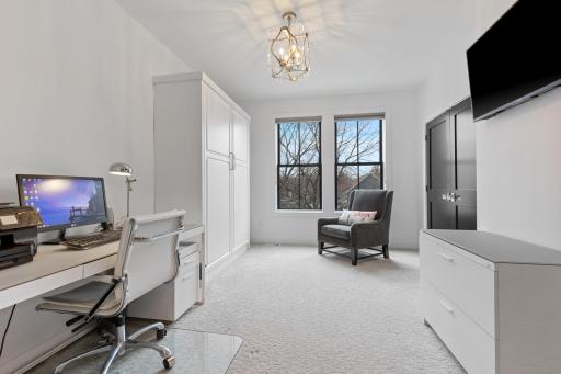 207 Walker Avenue S, Wayzata, MN 55391