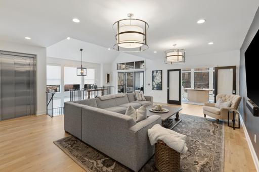 207 Walker Avenue S, Wayzata, MN 55391