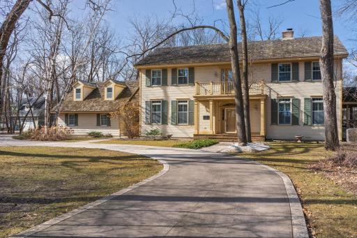 9 Evergreen Road, North Oaks, MN 55127