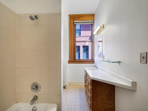 335 Summit Avenue, Saint Paul, MN 55102