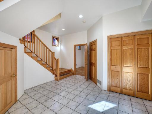 335 Summit Avenue, Saint Paul, MN 55102