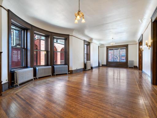 335 Summit Avenue, Saint Paul, MN 55102