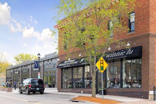 Great shopping and restaurants in downtown Victoria just minutes away.