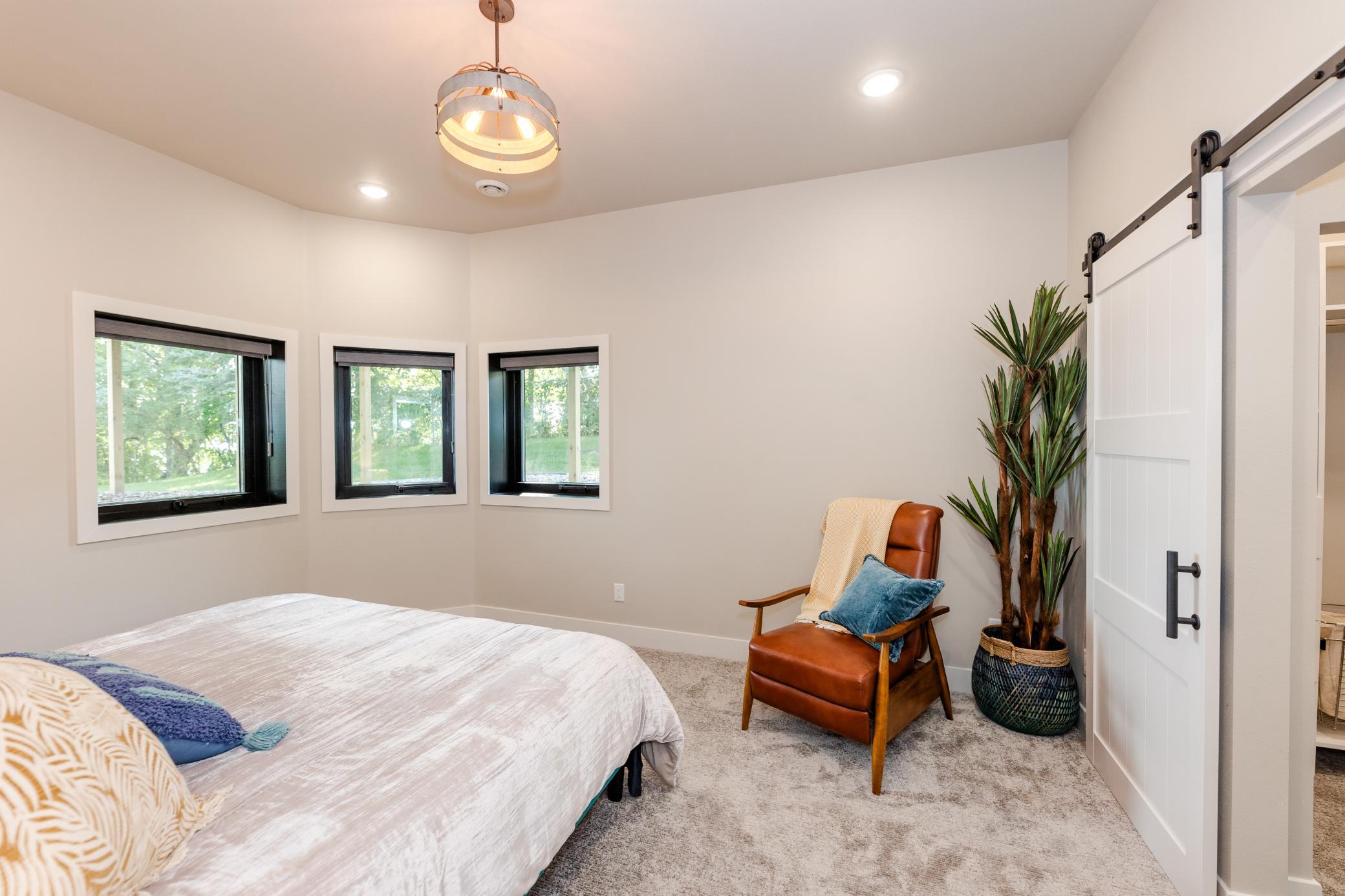 804 S Shore Dr Detroit Lakes, MN 56501-2-19.jpg