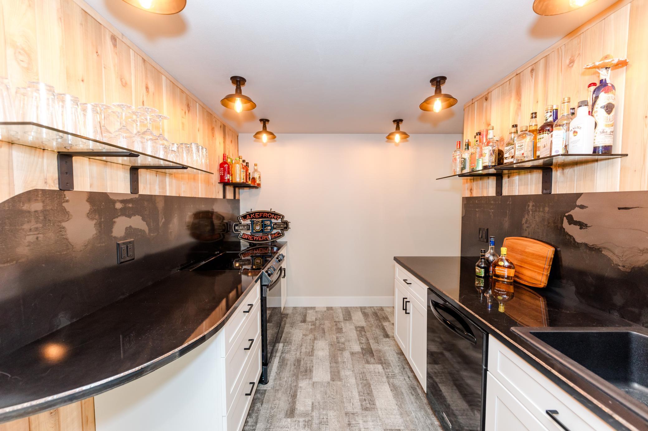 804 S Shore Dr Detroit Lakes, MN 56501-2-17.jpg