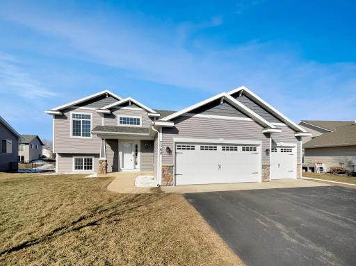 7368 Kittredge Circle, Albertville, MN 55301