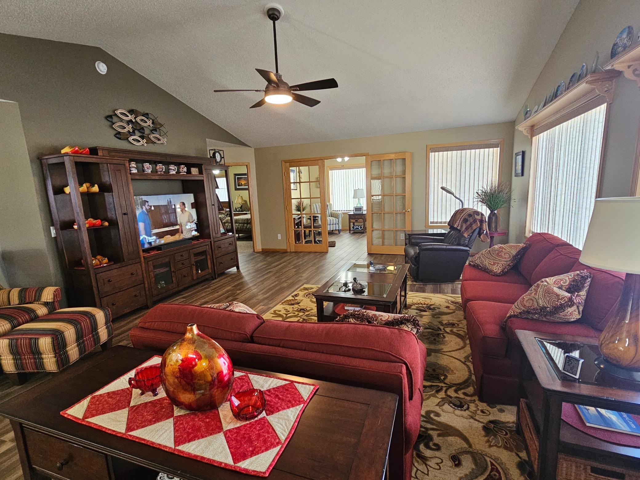 Livingroom 2.jpg