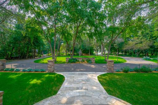 16 Evergreen Road, Saint Paul, MN 55127