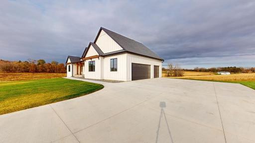 1629-Boelter-Estates-Drive-NW-Rochester-MN-11162024_081614.jpg