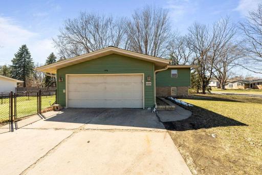 6201 81st Avenue N, Brooklyn Park, MN 55443