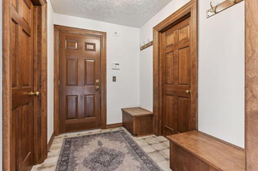 2800 Woods Trail N, Burnsville, MN 55306