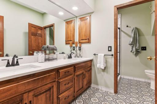 2800 Woods Trail N, Burnsville, MN 55306