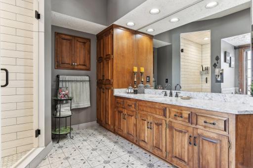 2800 Woods Trail N, Burnsville, MN 55306