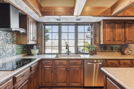 2800 Woods Trail N, Burnsville, MN 55306