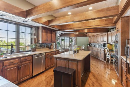 2800 Woods Trail N, Burnsville, MN 55306