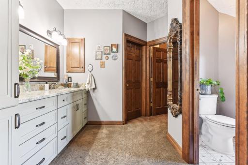 2800 Woods Trail N, Burnsville, MN 55306
