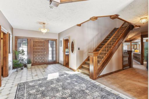 2800 Woods Trail N, Burnsville, MN 55306