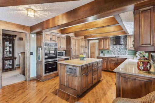 2800 Woods Trail N, Burnsville, MN 55306
