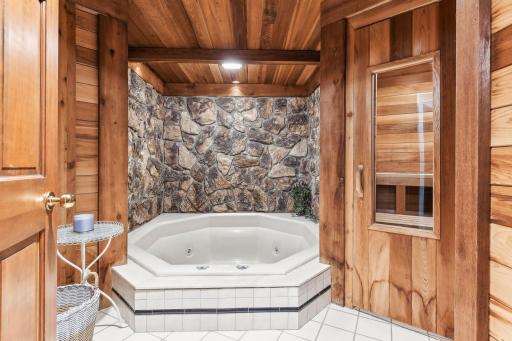 2800 Woods Trail N, Burnsville, MN 55306