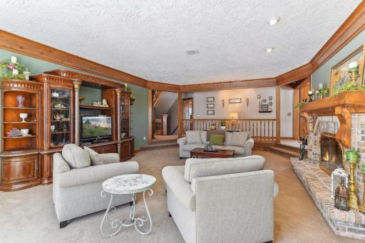 2800 Woods Trail N, Burnsville, MN 55306