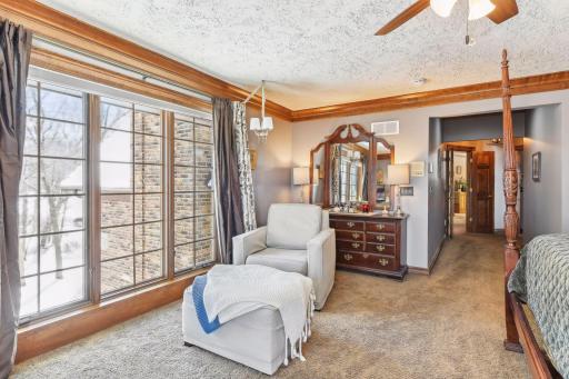 2800 Woods Trail N, Burnsville, MN 55306