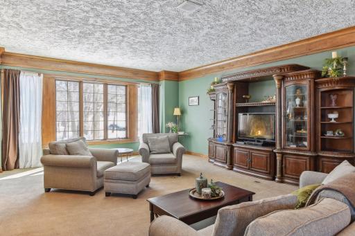 2800 Woods Trail N, Burnsville, MN 55306