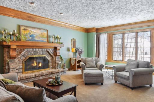 2800 Woods Trail N, Burnsville, MN 55306