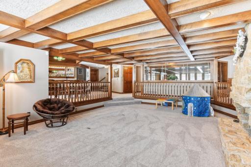 2800 Woods Trail N, Burnsville, MN 55306