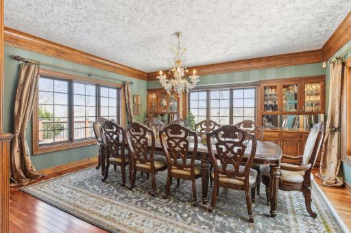2800 Woods Trail N, Burnsville, MN 55306