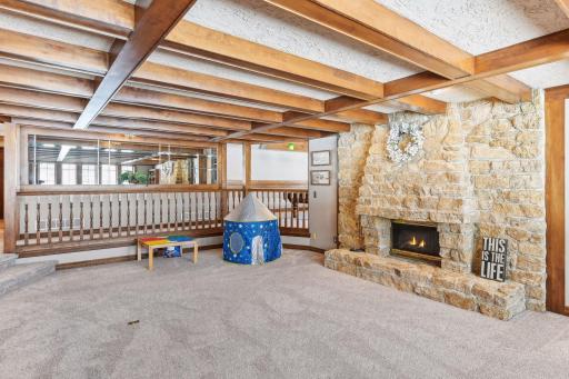 2800 Woods Trail N, Burnsville, MN 55306