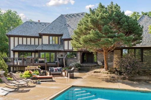 2800 Woods Trail N, Burnsville, MN 55306
