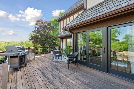 2800 Woods Trail N, Burnsville, MN 55306