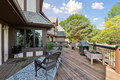 2800 Woods Trail N, Burnsville, MN 55306