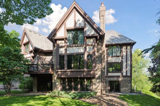 2800 Woods Trail N, Burnsville, MN 55306