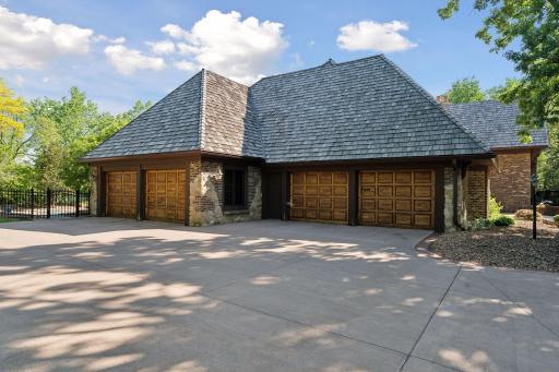 2800 Woods Trail N, Burnsville, MN 55306