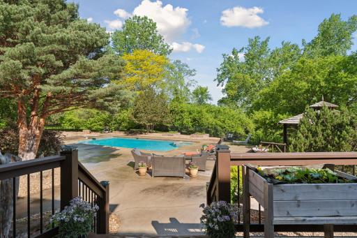 2800 Woods Trail N, Burnsville, MN 55306
