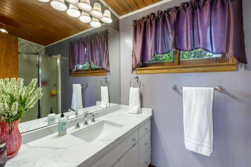 2 Martin Lane, North Oaks, MN 55127