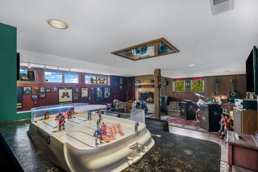 2 Martin Lane, North Oaks, MN 55127