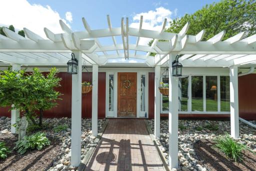 2 Martin Lane, North Oaks, MN 55127