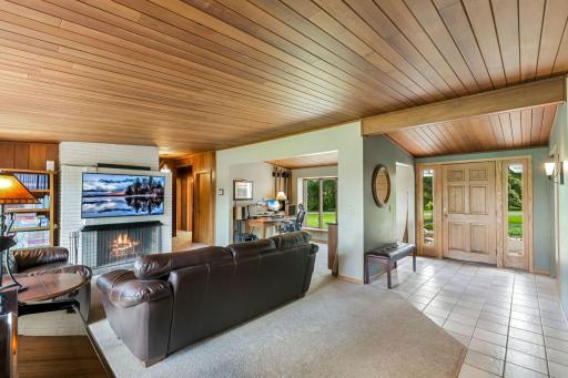 2 Martin Lane, North Oaks, MN 55127