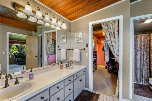 2 Martin Lane, North Oaks, MN 55127