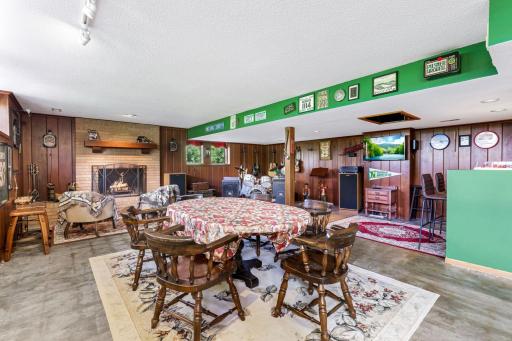 2 Martin Lane, North Oaks, MN 55127