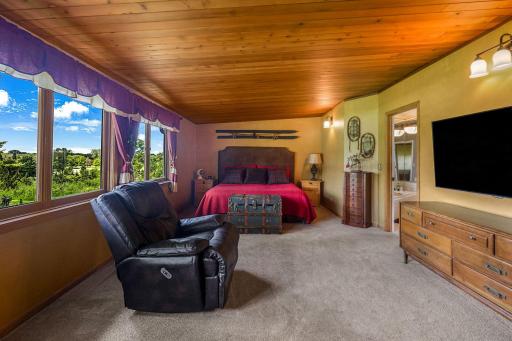 2 Martin Lane, North Oaks, MN 55127