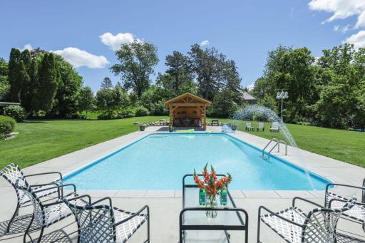 2 Martin Lane, North Oaks, MN 55127
