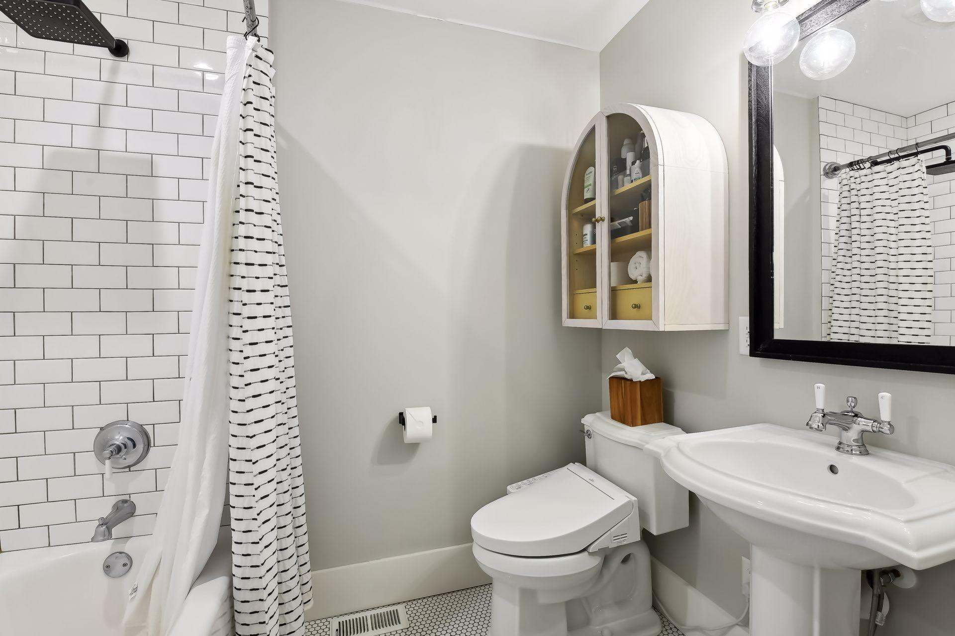 Full Bath-Upper Level Ensuite